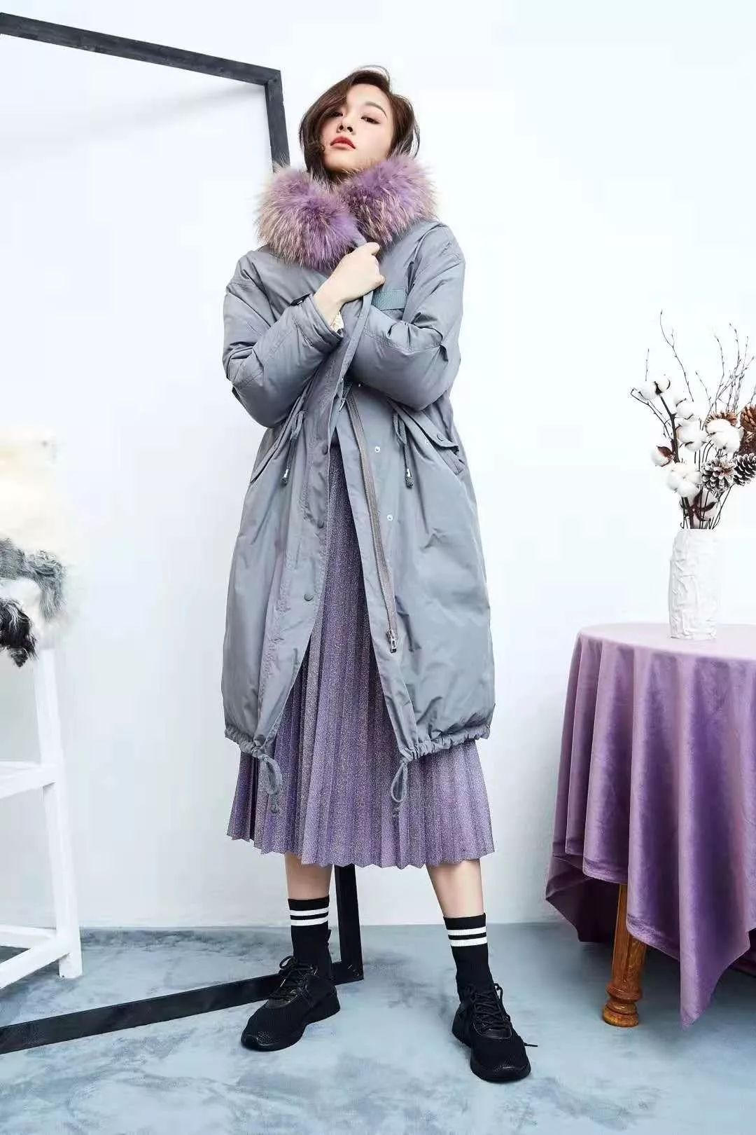 最新女装冬款，科技与时尚的完美融合风采